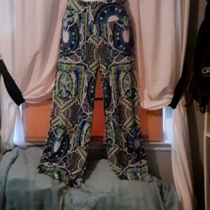 Stretchy foldover top or high waist.
